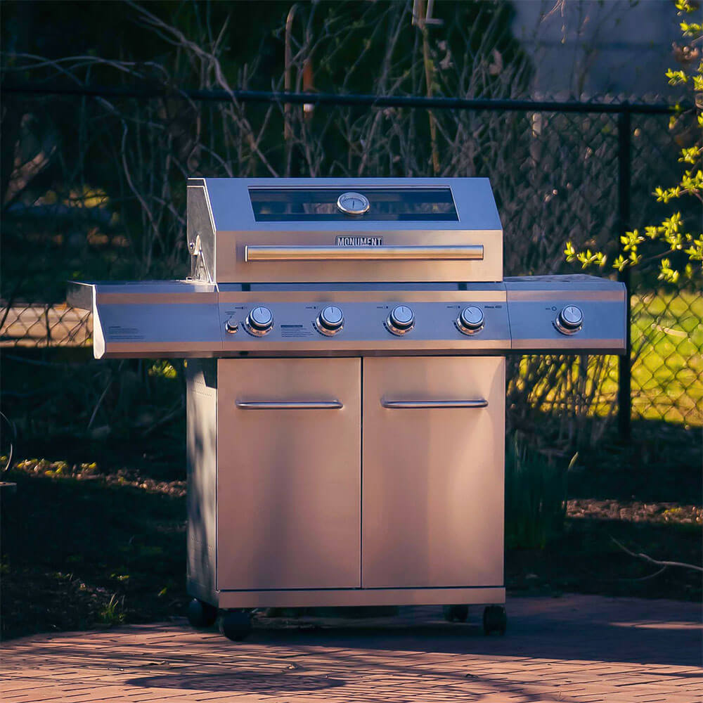 Monument Grills Mesa 400 Stainless Gas Grill 88.0 lb