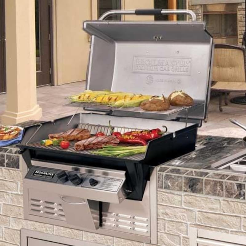 Broilmaster P3-SXN Super Premium Natural Gas Grill On Black In-Ground Post