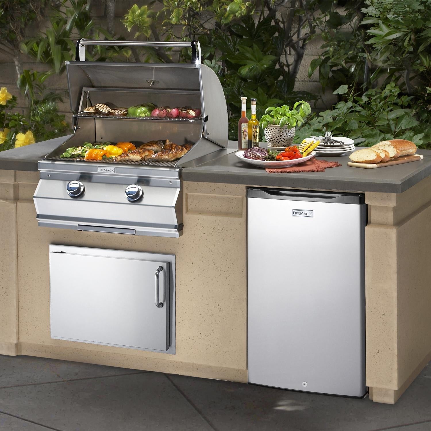 Fire Magic Choice Multi-User CM430I Built-In Gas Grill With Analog Thermometer - CM430I-RT1P