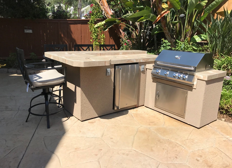 Kokomo Grills L-Shape BBQ Island With Bar Seating and 4 Burner Built-in BBQ Grill L-Shape-StJohnHBar1